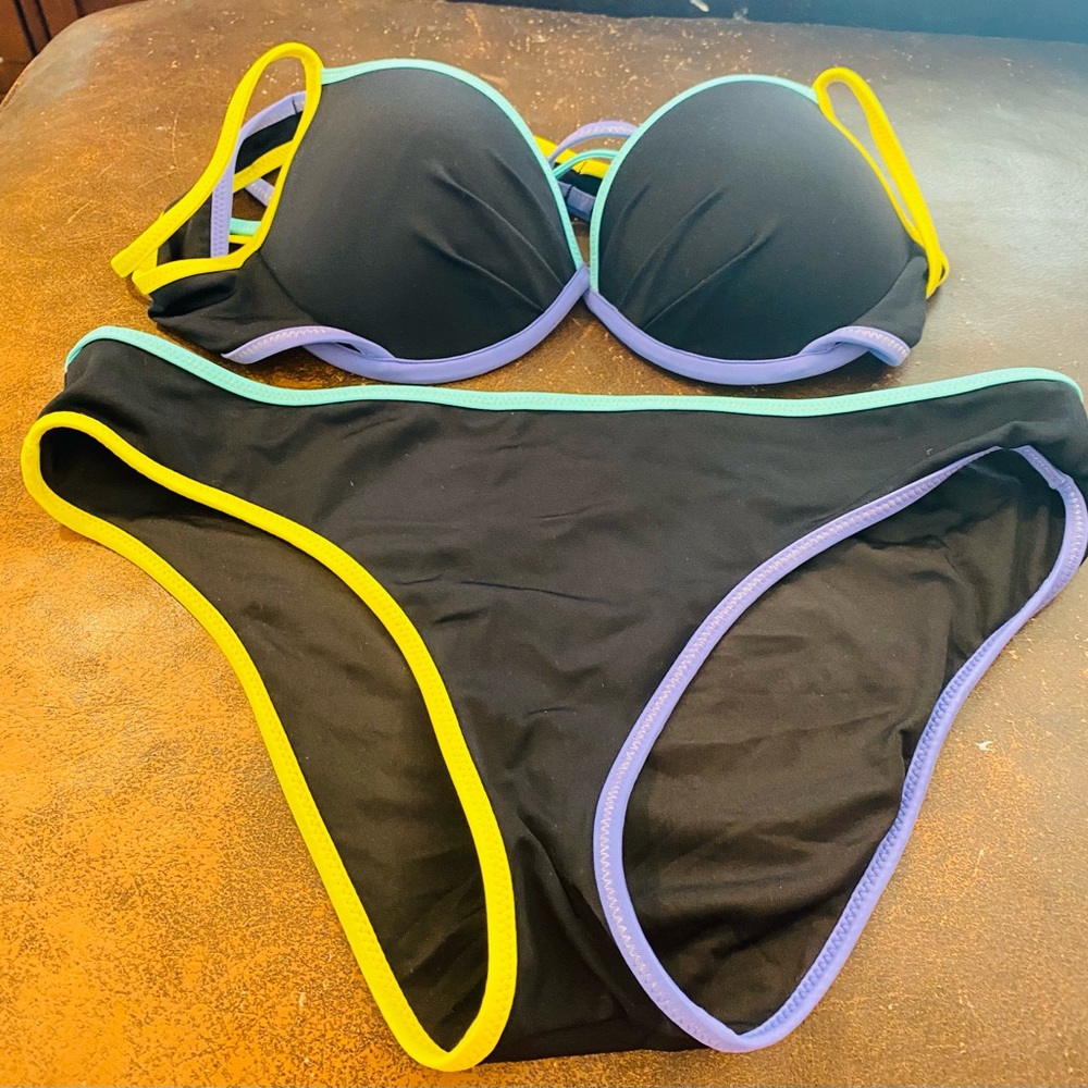 Victoria’s Secret The Sporty Bikini 👙 Top Is 34B & Are The Classic Hipster
